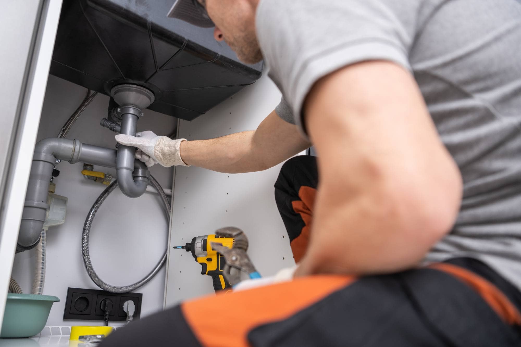 When Should You Call an Emergency Plumber in Chicago?